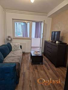 ODLIČAN, KOMPLETNO OPREMLJEN STAN U BLIZINI BULEVARA, SAJMA..